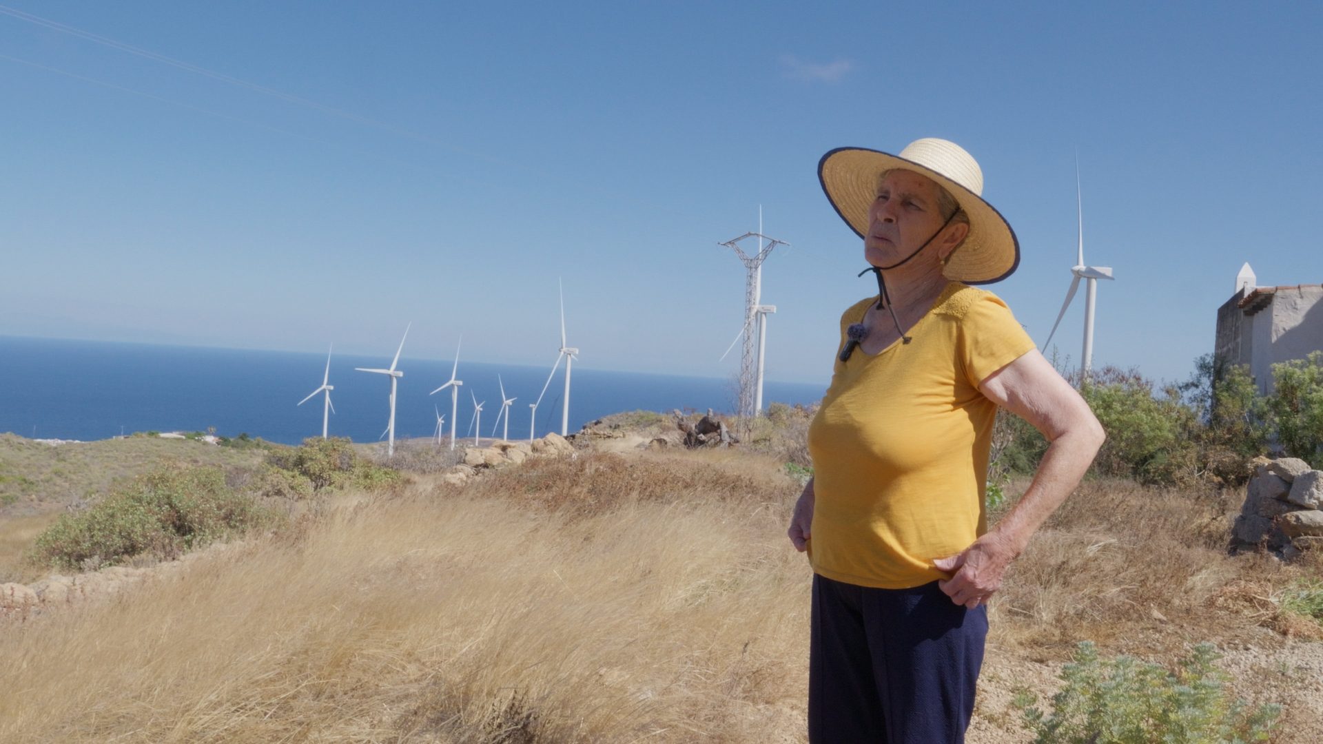 A resident of Icor between wind turbines and the sea